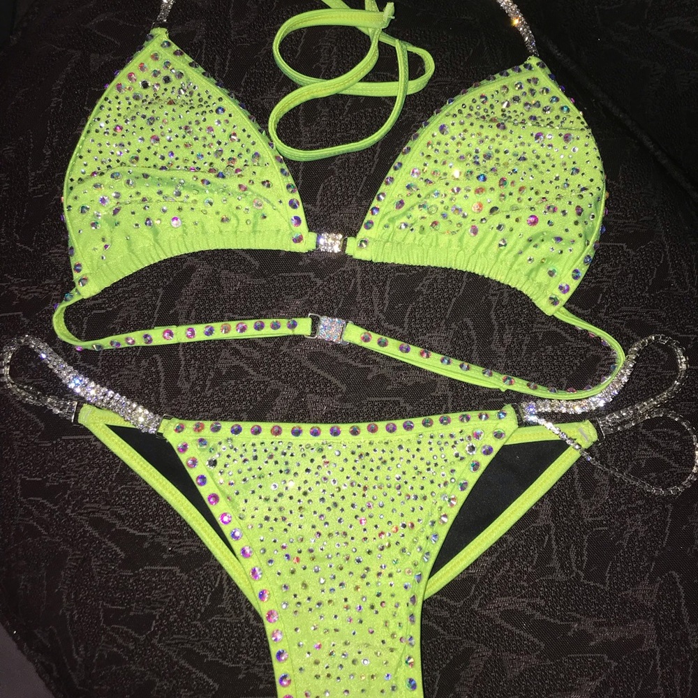 Competition bikini - Picture 7 of 8